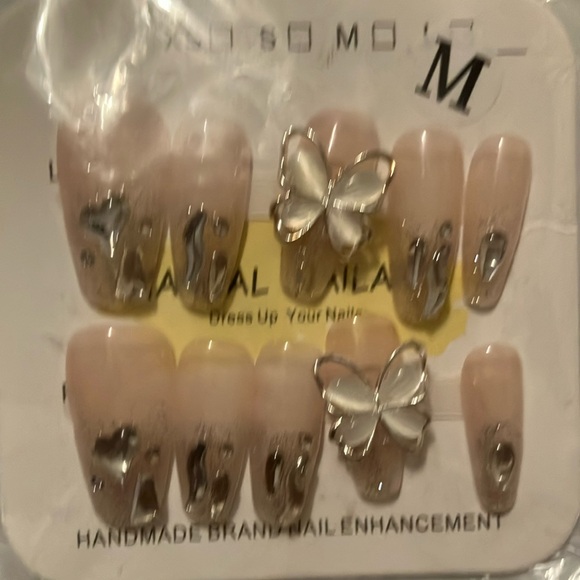 Press-On Nails Bundle - Picture 2 of 7